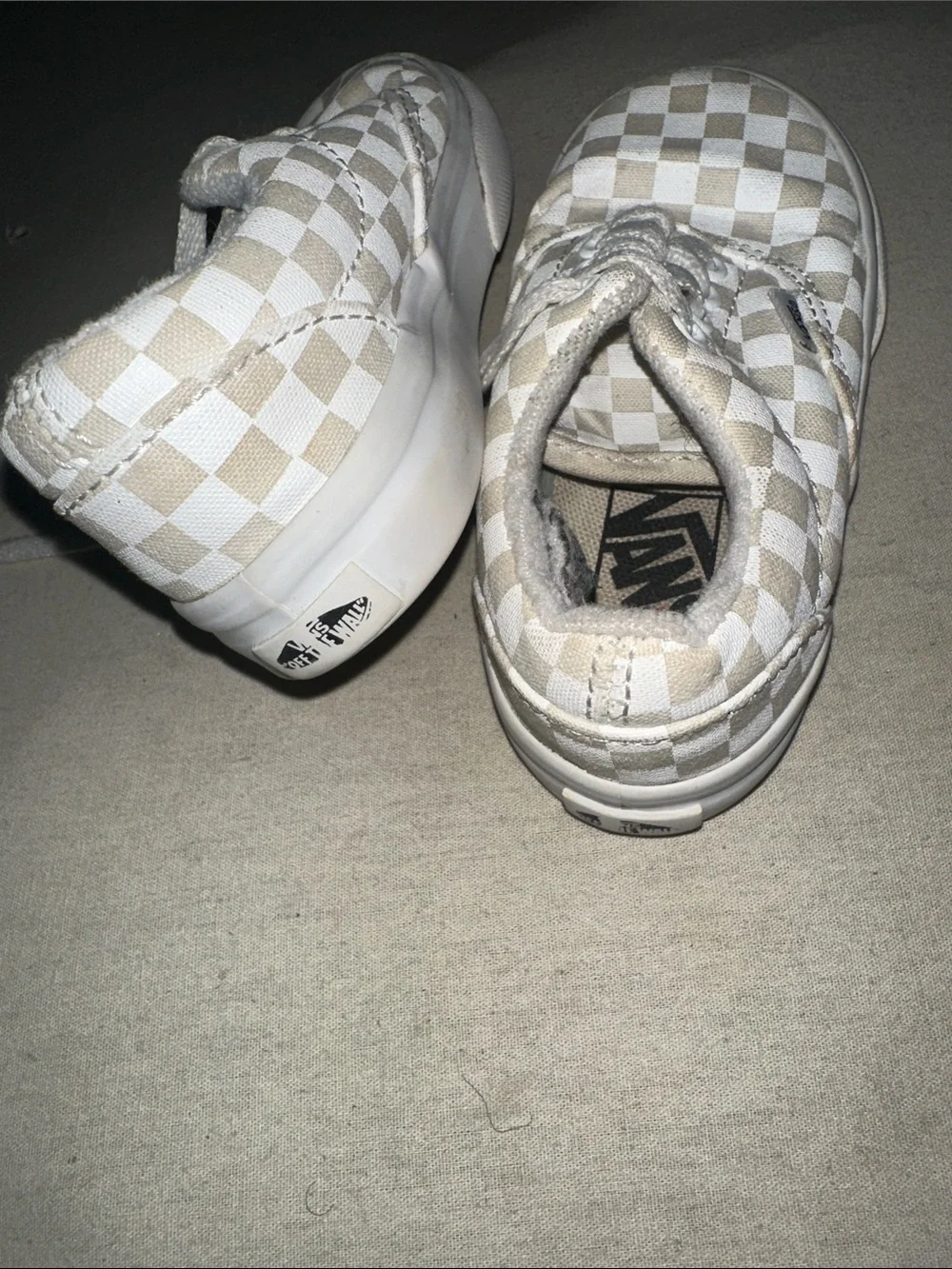 Vans Kids Size 6 Checkerboard Lace-Up Sneakers in Cream and White